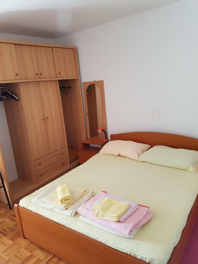 Apartmani Rosanda Petrčane Exterior foto